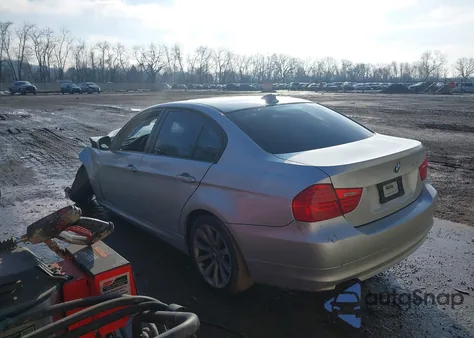 2011 BMW 328I xDrive z USA, uszkodzony, nr VIN WBAPK5C50BF126465